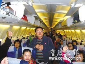 昆明至重庆航班被鸟撞伤延误8小时\(图\)