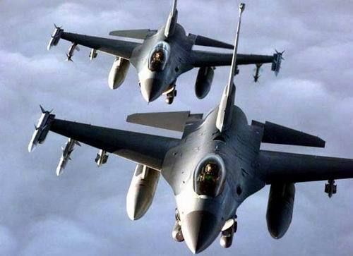 组图：空军解密歼-11拦截F-16全过程