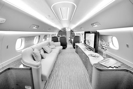该机内设有5个私密空间、2个洗手间和1个站立式淋浴室，机上可供选装的项目有无线保真（Wi-Fi）技术、互联网接入和电子飞行包（EFB） 供图/IC