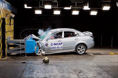 谁为汽车安全买单 汽车碰撞试验呈现答案