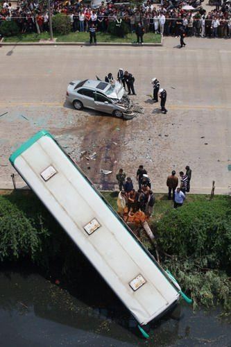 开车别怕被加塞 驾驶者守规矩很重要