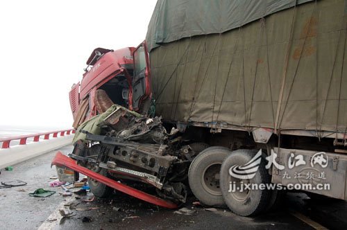 高速重大事故:12起事故50余辆车追尾 汽车之家 高速重大事故:12起事故50余辆车追尾 汽车之家
