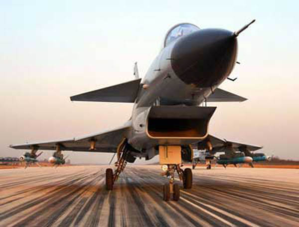 中国歼-10战机扬名海外,巴基斯坦也表现出极大的兴趣。