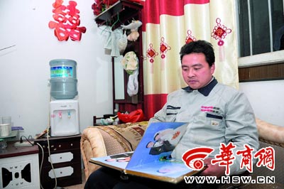 4年前结婚时贴的“囍”还在墙上，王辉说媳妇一直不愿意撕下来 本报记者 赵雄韬 摄