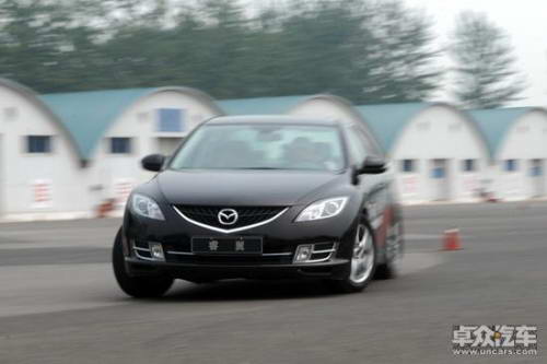 常开车不等于会开车 0.1秒驾驶技巧保安全