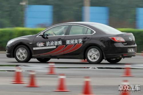 常开车不等于会开车 0.1秒驾驶技巧保安全