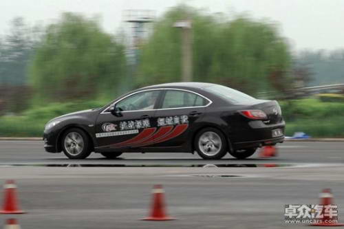 常开车不等于会开车 0.1秒驾驶技巧保安全