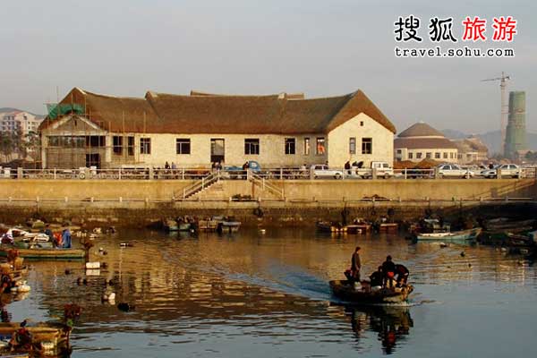 住一住七八十岁老人建的海草房