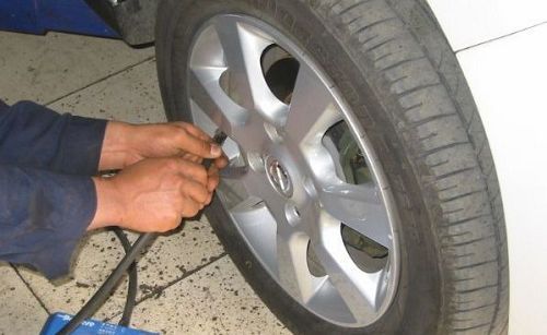 轮胎充氮可防爆胎?但普通民用车没必要