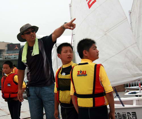 2010青岛市青少年帆船营在奥帆中心开营