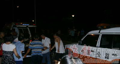 漳州一交通局副局长醉驾公车 撞飞两市民(组图)