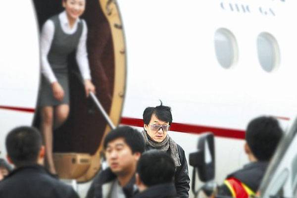 成龙私人飞机遭曝光 将飞赴东京电影节[图集]  