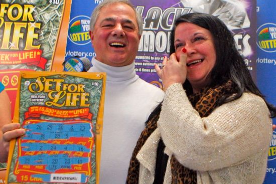 幸运的托马斯和未婚妻多娜